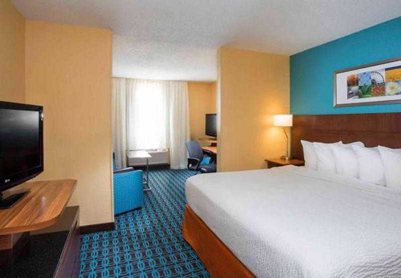 Fairfield Inn & Suites Dallas Park Central Exterior photo
