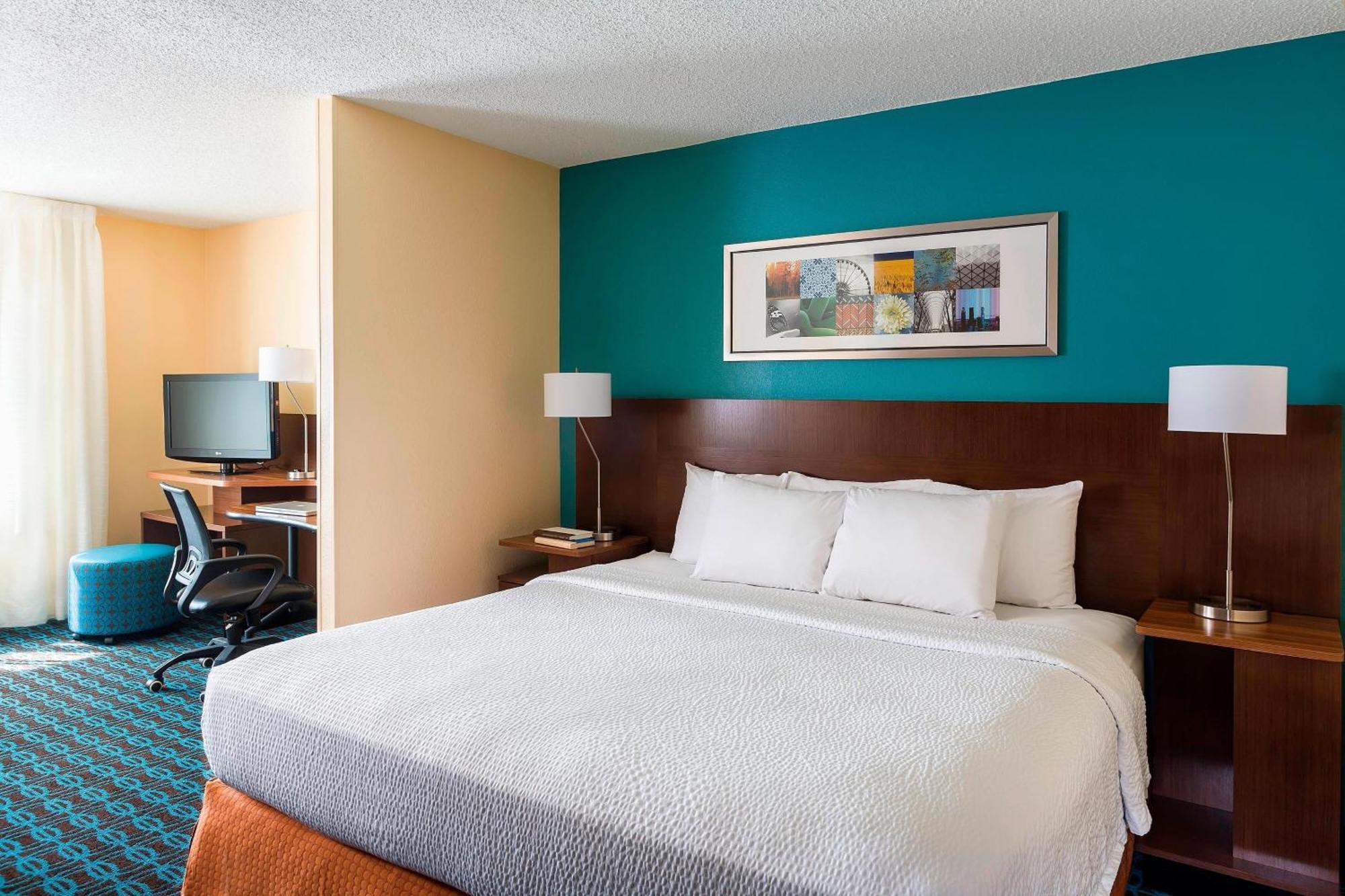 Fairfield Inn & Suites Dallas Park Central Exterior photo